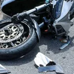 Ambulanță în misiune, accident cu motocicletă în Suceava. Un tânăr de 16 ani, la spital
