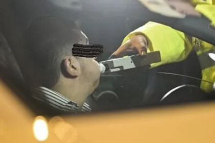Bărbat beat din Cacica a acroșat două mașini parcate în Rădăuți