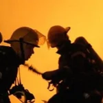 Bărbat beat, salvat la limită din incendiu provocat de o țigară nestinsă
