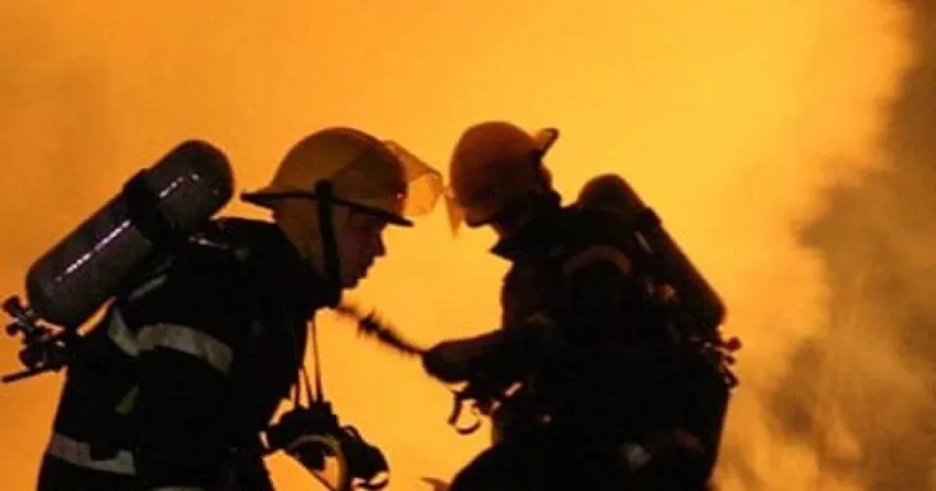 Bărbat beat, salvat la limită din incendiu provocat de o țigară nestinsă