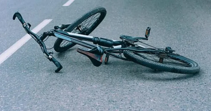 Bărbat de 66 de ani, dus la spital după ce a căzut cu bicicleta în comuna Satu Mare