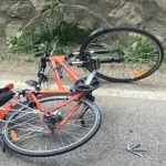 Bărbat în stare de ebrietate, accidentat după ce a căzut de pe bicicletă în Dornești