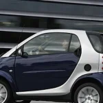 Bărbat rănit grav după ce s-a răsturnat cu mașina pe cupolă din cauza vitezei