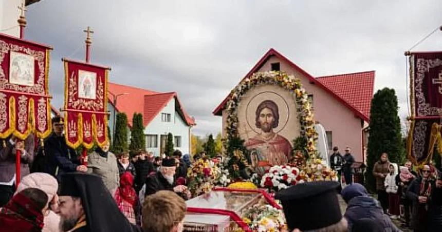 Bucuria întâlnirii cu Sfântul Ioan cel Nou, în a doua zi a procesiunii prin eparhie