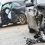Carambol cu trei mașini la Liteni produs de o șoferiță care a virat fără să se asigure