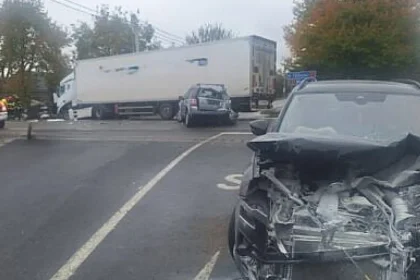 Carambol cu trei mașini pe E85 la Drăgușeni din cauza unui șofer de TIR