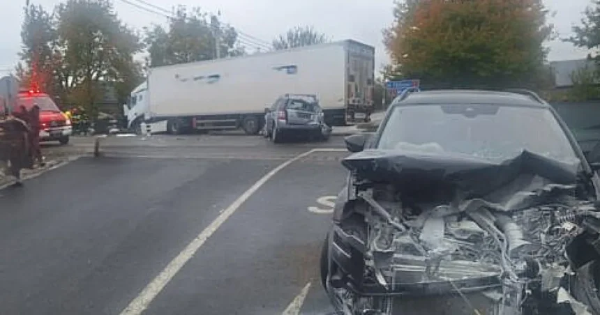 Carambol cu trei mașini pe E85 la Drăgușeni din cauza unui șofer de TIR