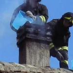 Casă din Rădășeni, cuprinsă de flăcări din cauza coșului de fum