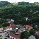 Casa din Roșia Montană care adăpostește voluntarii ce restaurează patrimoniul local