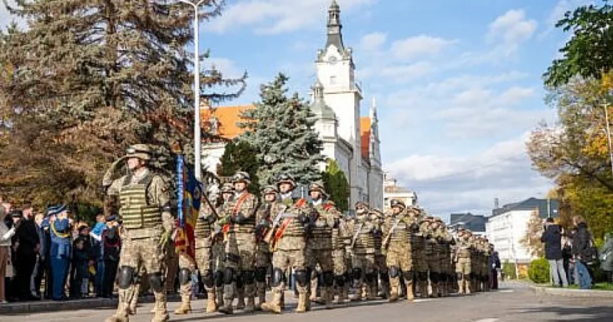 Ceremonial militar și religios în Piața Tricolorului din Suceava, de Ziua Armatei Române