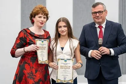 Consiliul Județean a premiat 800 de elevi olimpici și profesorii lor
