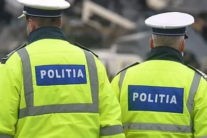 Controale în școlile din Rădăuți: polițiștii au verificat 227 de bagaje ale elevilor