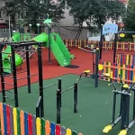 Copiii din Suceava au un nou loc de joacă pe Aleea Venus