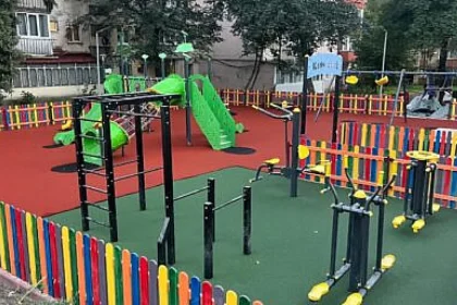 Copiii din Suceava au un nou loc de joacă pe Aleea Venus