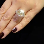 Diamant de peste 9 carate, scos la licitație de la 50.000 de euro