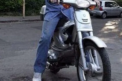 Dosar penal pentru tânăr din Vama care a condus fără permis o motocicletă neînmatriculată