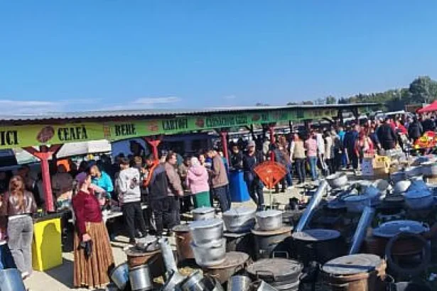 Fabrica de mici de la Verești, luată cu asalt duminica. Peste 6.000 de mici vânduți rapid