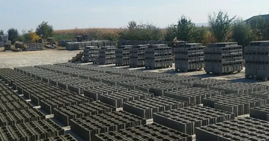 Fabrică ilegală de bolțari din Suceava, închisă de Garda de Mediu. Amendă de 30.000 de lei