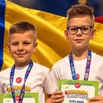Frații Simota din Rădăuți, de 8 și 6 ani, câștigă premii la matematică