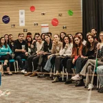 Granturi de 2000 de euro pentru tinerii lideri din comunități