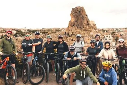 Liderii turismului de aventură se întâlnesc anual în Cappadocia