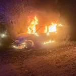Mașină incendiată noaptea în Ițcani. Proprietarul bănuiește un conflict cu vecinii