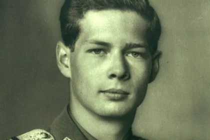 Mihai I, ultimul rege al României, se naște în 1921