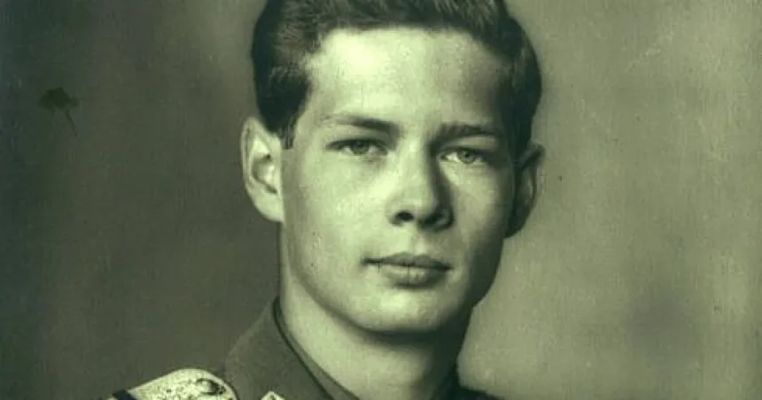 Mihai I, ultimul rege al României, se naște în 1921