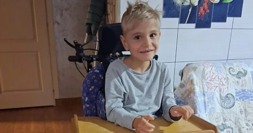 Nectarie, 5 ani, nu merge și nu a spus „mama”. Recuperarea costă 50.000 € anual