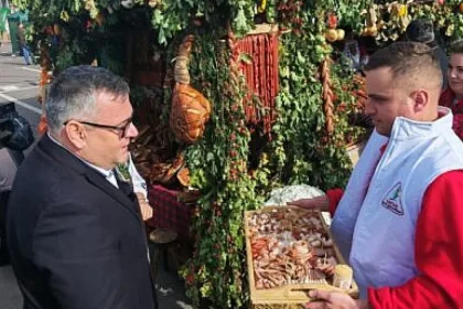 Nicolae Robu la Târgul „Produs în Bucovina”: „Cumpărăm de la o familie”