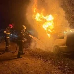 O mașină a ars complet într-un incendiu în cartierul Ițcani din Suceava