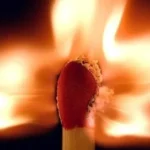 Piromanul care și-a incendiat casa bunicii, arestat