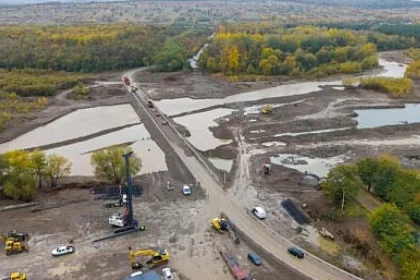 Podul vechi dintre Cornu Luncii și Mălini, demolat. Începe construcția noului pod