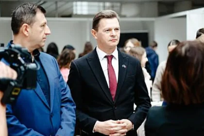 Prefectul Bogdan Păstrăv, la Bursa Absolvenților USV: „Profitați de oportunități”