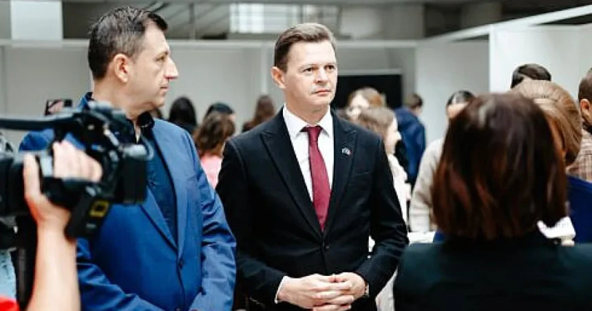 Prefectul Bogdan Păstrăv, la Bursa Absolvenților USV: „Profitați de oportunități”