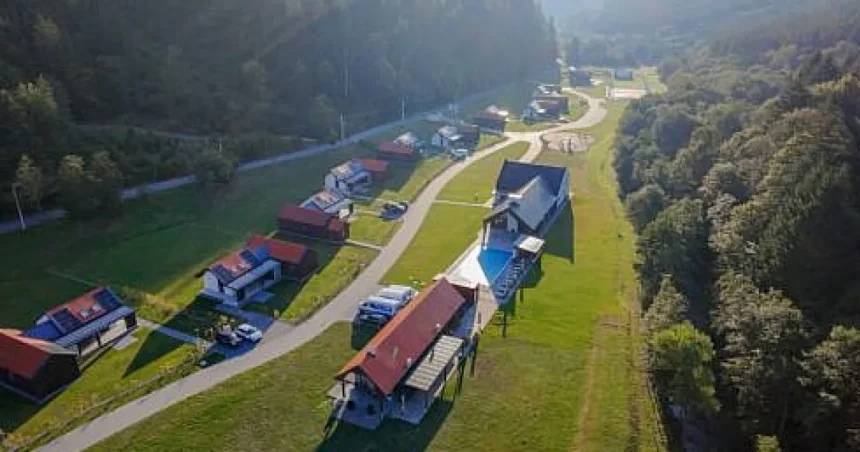 Resort din Harghita, ofertă pentru cei care lucrează de la distanță. Cât costă o lună?