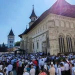 Sfat pentru Luca Niculescu: vizitează Sighet și Putna
