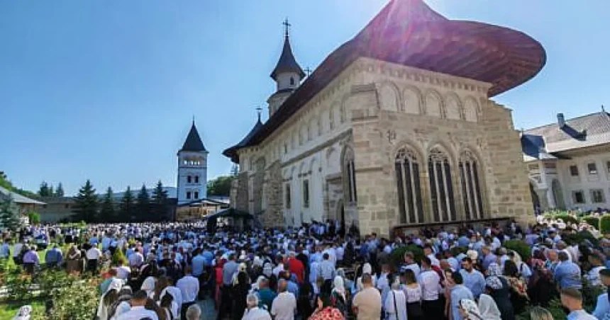 Sfat pentru Luca Niculescu: vizitează Sighet și Putna