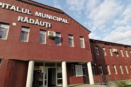 Șofer a lovit o fetiță de 12 ani pe trecere, apoi a dus-o la spital