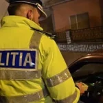 Șofer beat de Mercedes, scos din mașină de polițiști. A refuzat probele