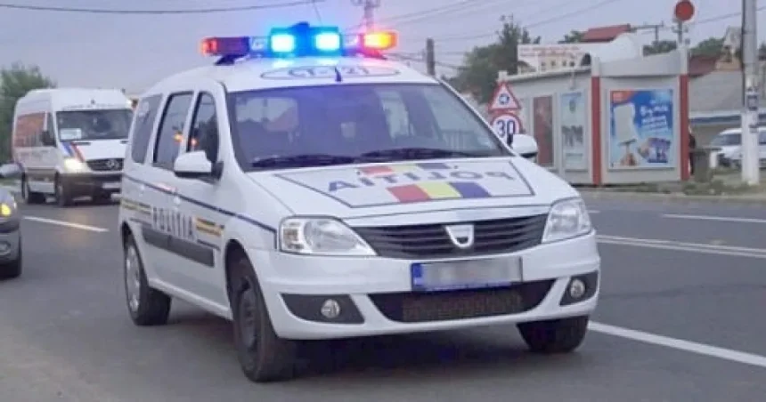 Șofer cu permis anulat și numere false, prins după urmărire. A ajuns în arest