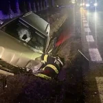 Șofer de BMW urmărit de Poliție după ce nu a oprit la semnal s-a izbit într-un cap de pod