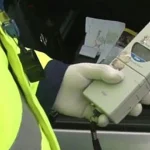 Șofer oprit pentru lipsa centurii, depistat băut la volan. Amendă și dosar penal