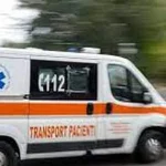Șoferiță de BMW a lovit o mașină pe care a proiectat-o într-un parapet