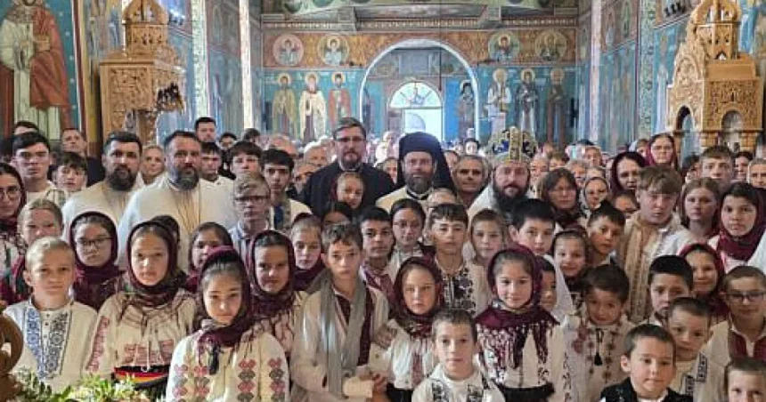 Sub Acoperământul Maicii Domnului, așezământul de copii din Rădăuți și-a sărbătorit hramul