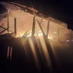 Tânăr ajuns la spital după un incendiu care a distrus o casă din Brădățel