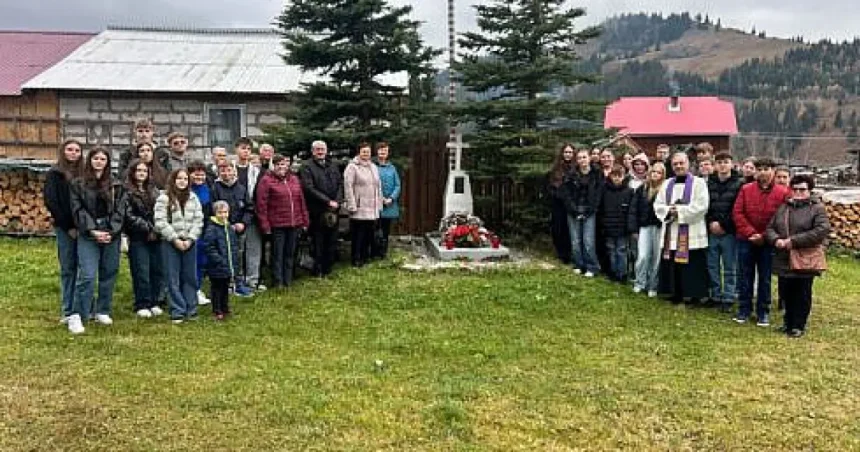 Tinerii polonezi din Suceava au depus coroane la mormintele strămoșilor