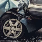 Trei răniți după o depășire nereușită în trafic