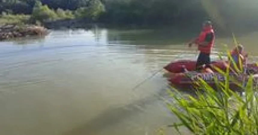 Un copil de un an și trei luni s-a înecat într-un iaz din Fălticeni