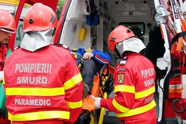 Vecină salvează bărbat prins între mașină și peretele garajului